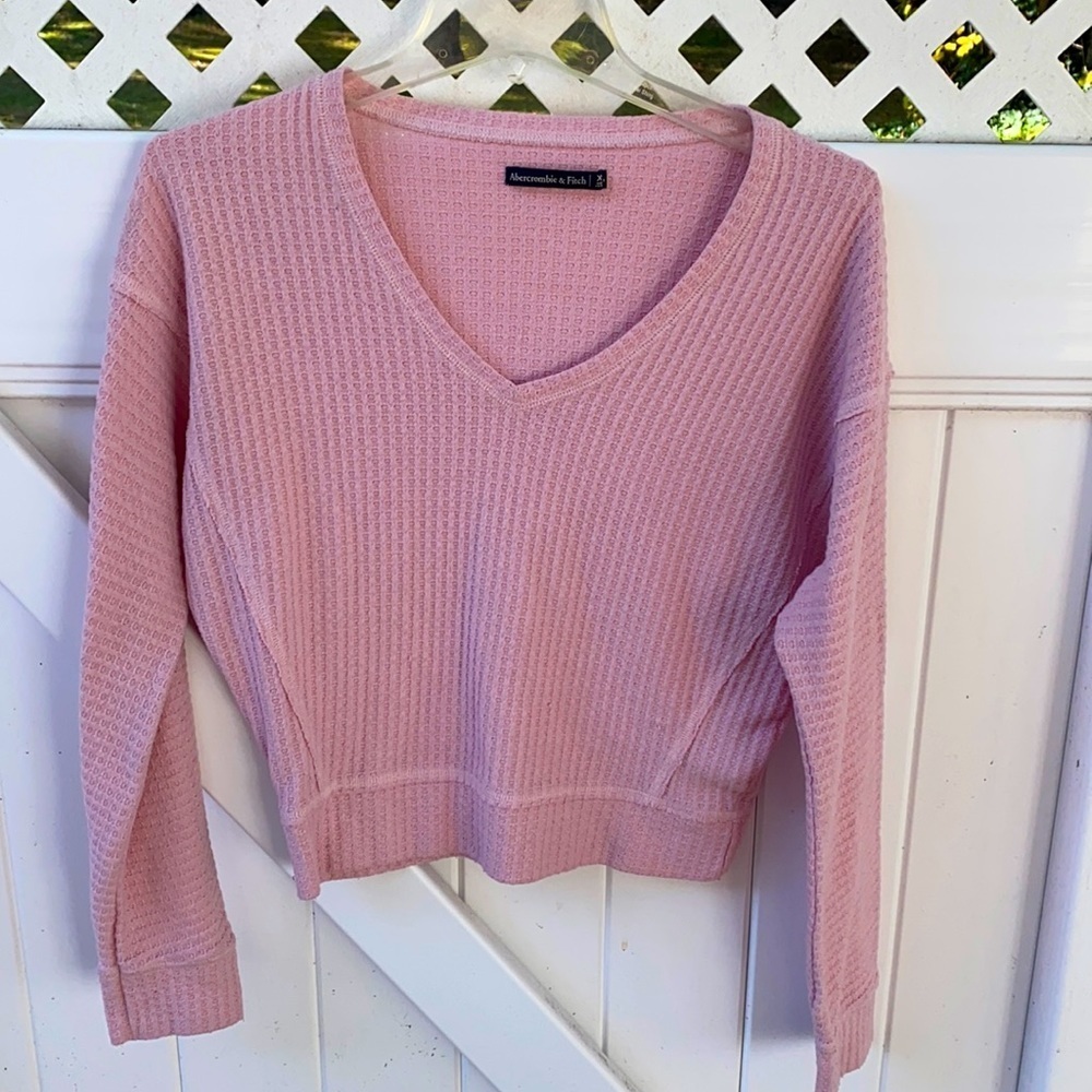 abercrombie & fitch pink v neck sweater size: XS